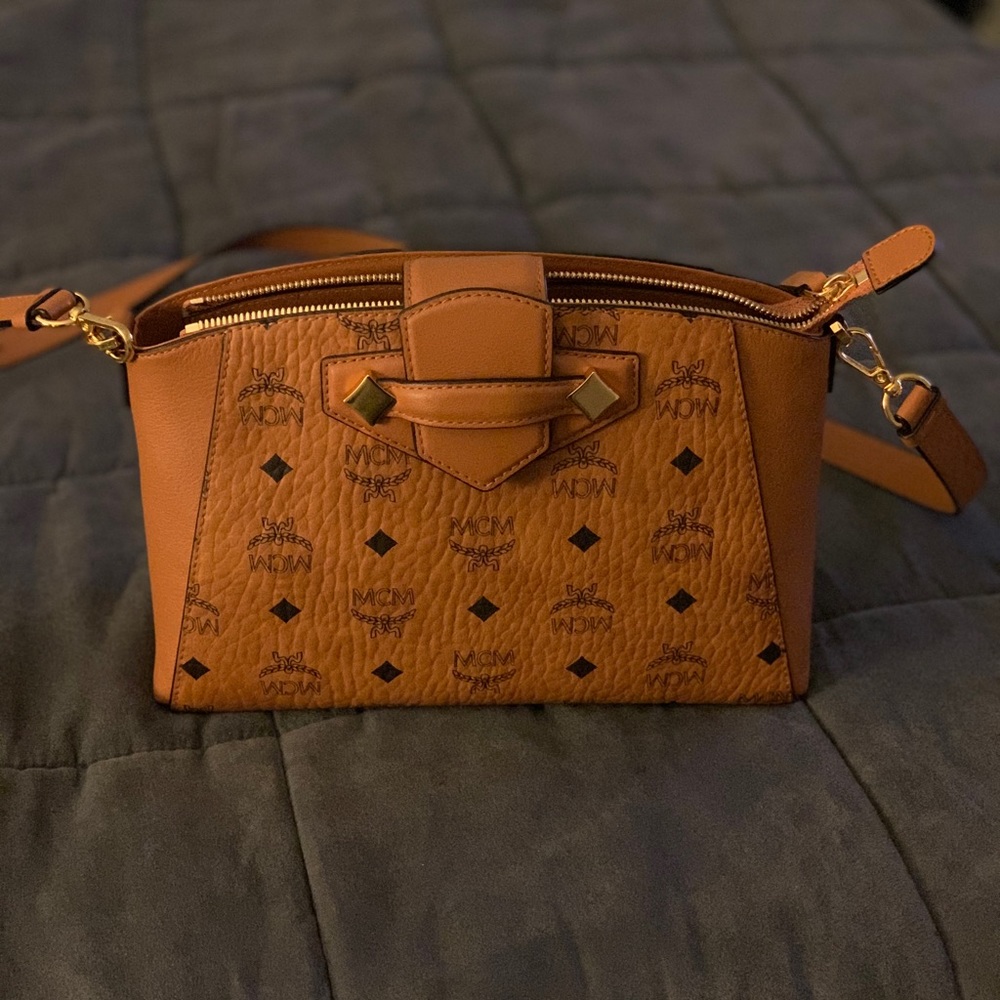 MCM bag. Beautiful. Used a few times.